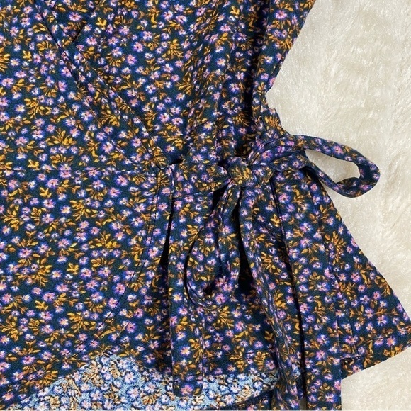 LILY White Floral Blouse - Picture 2 of 8